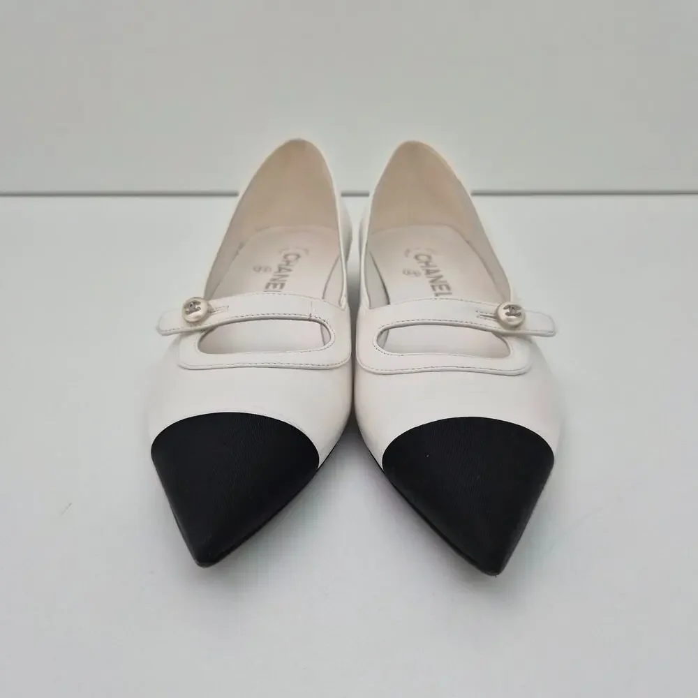 Chanel Shiny Lambskin Pointed Toe CC Ballet Flats US 9 / EU 39 White Black
